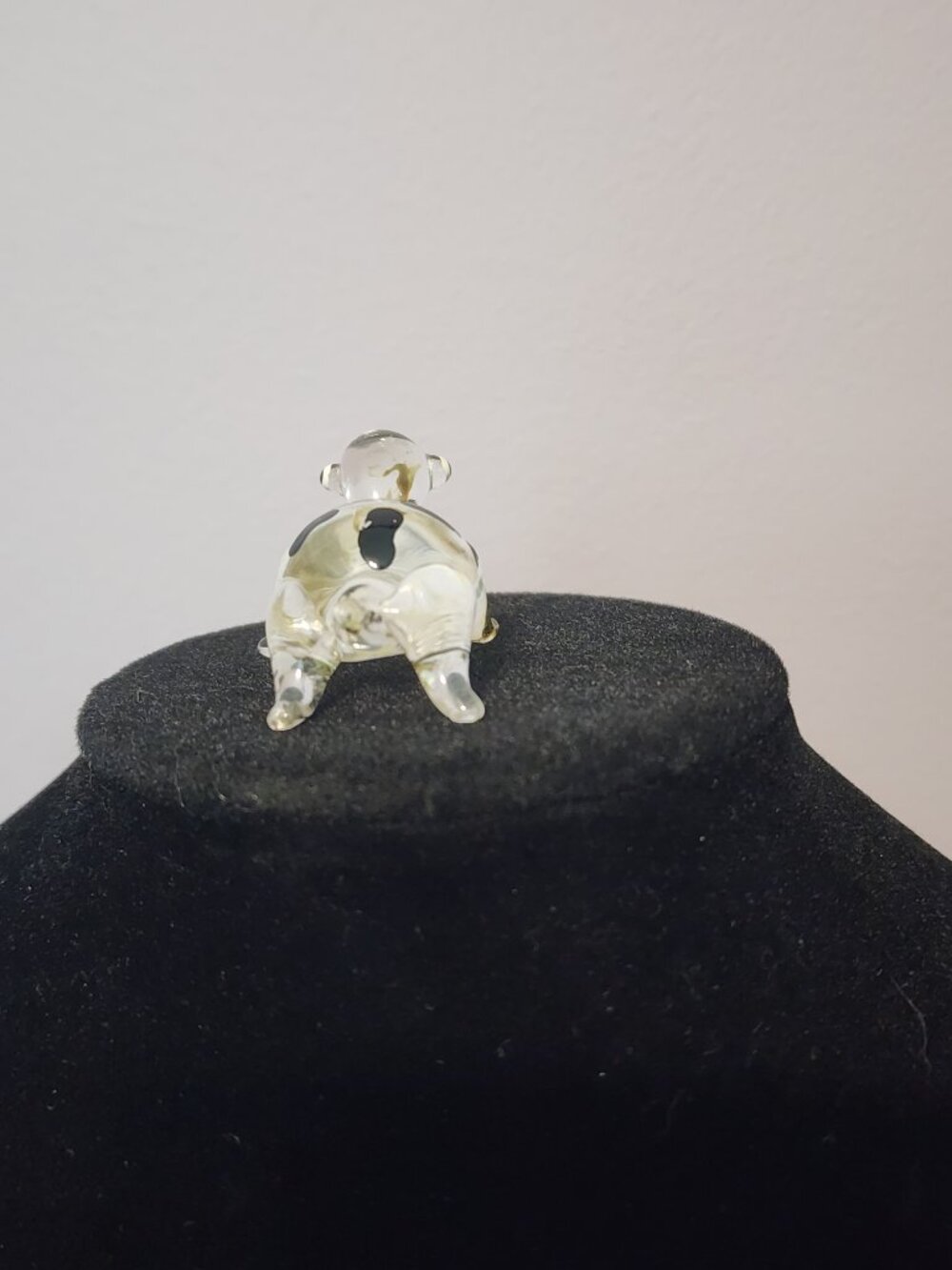 Small Glass Turtle with Black Shell Design - Picture 4 of 8